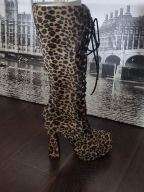 Source Unknown Leopard Print Lace-Up Knee Boots in Brown and Black Y2K